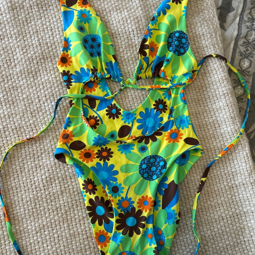 *Miami Swim Week 2019 Edition*Vibrant Reto-Inspired One-Piece Swimsuit